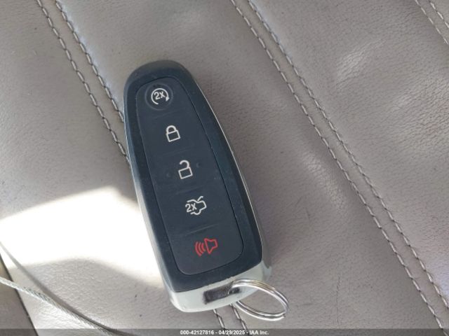 1FMCU0J91JUD40746 Ford Escape Titanium
