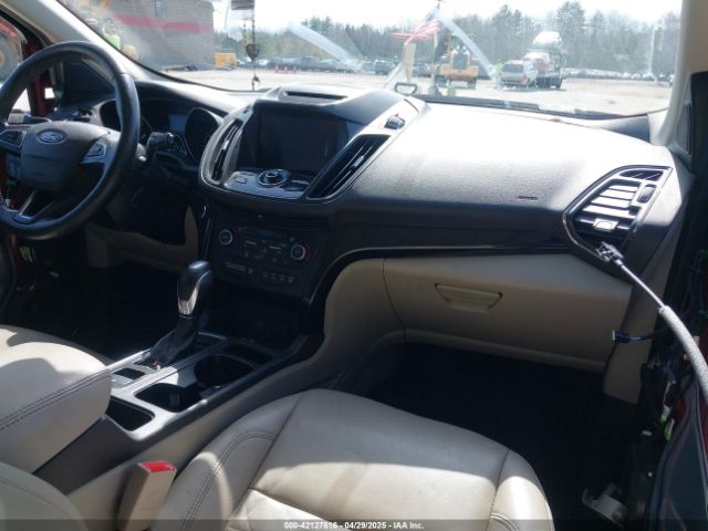 1FMCU0J91JUD40746 Ford Escape Titanium
