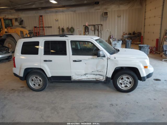 1C4NJPBA2GD529003 Jeep Patriot Sport