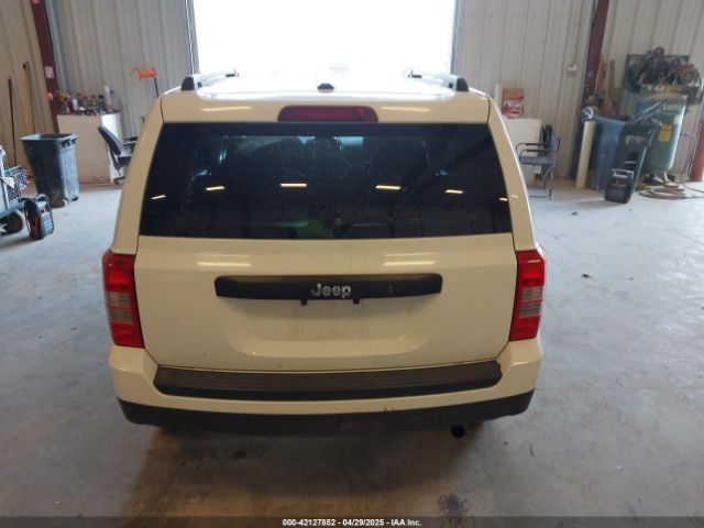 1C4NJPBA2GD529003 Jeep Patriot Sport
