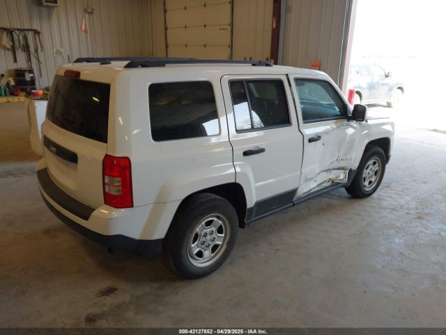1C4NJPBA2GD529003 Jeep Patriot Sport