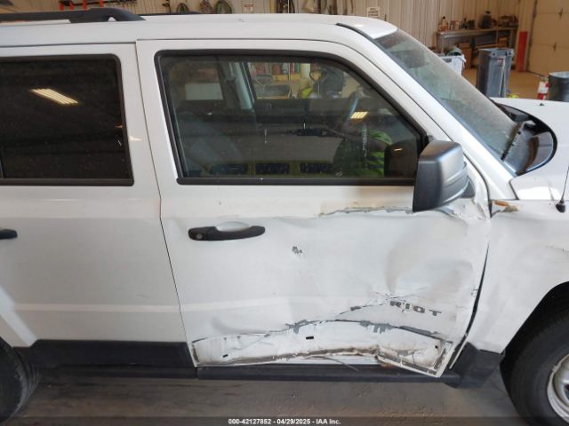 1C4NJPBA2GD529003 Jeep Patriot Sport