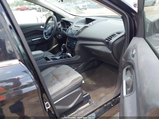 1FMCU0GD7HUA75823 Ford ESCAPE SE