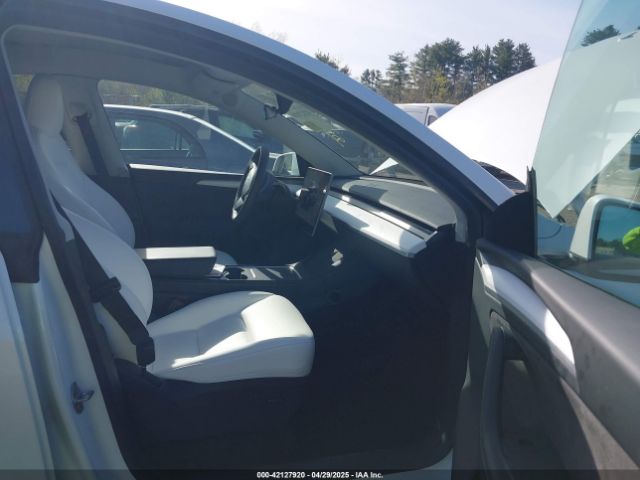 2024 TESLA MODEL Y 7SAYGDEE6RA269435 Photo 4