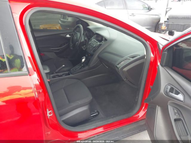 1FADP3K21GL271306 Ford FOCUS SE