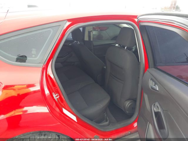 1FADP3K21GL271306 Ford FOCUS SE