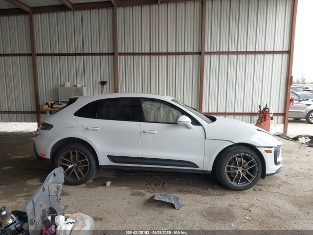 Porsche Macan T 2024 WP1AA2A59RLB15956 Image 13