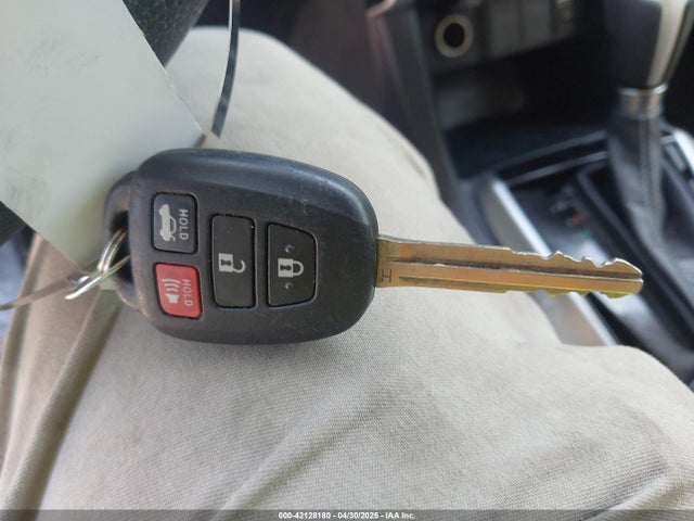 2T1BURHE0JC103542 Toyota COROLLA LE