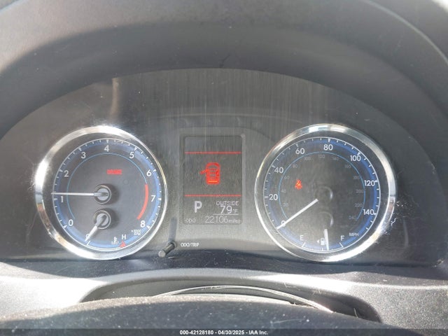 2T1BURHE0JC103542 Toyota COROLLA LE