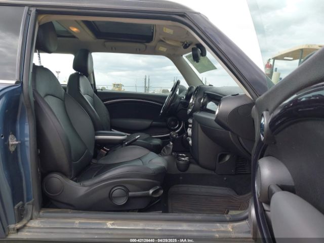 2010 MINI COOPER CLUBMAN WMWML3C58ATX38286 Photo 4