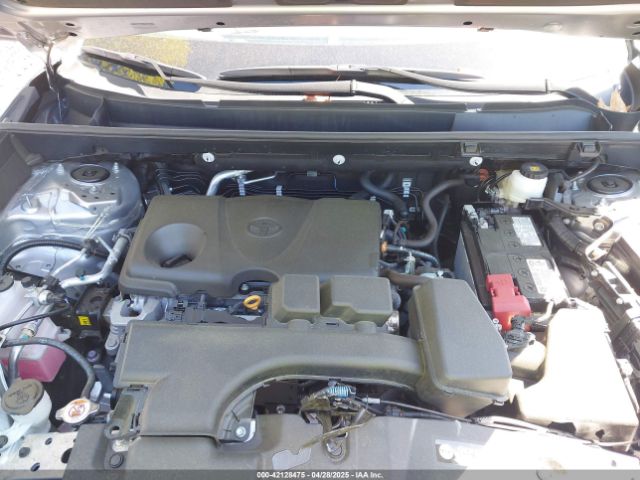 2T3G1RFV6RC474242 Toyota RAV4 LE