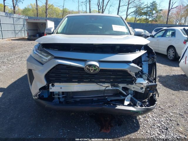 2T3G1RFV6RC474242 Toyota RAV4 LE