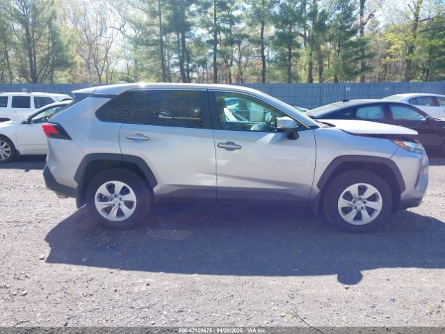 2T3G1RFV6RC474242 Toyota RAV4 LE