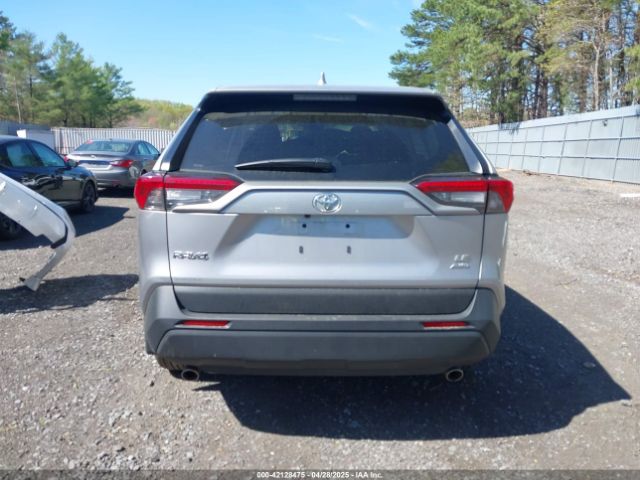 2T3G1RFV6RC474242 Toyota RAV4 LE