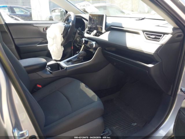 2T3G1RFV6RC474242 Toyota RAV4 LE