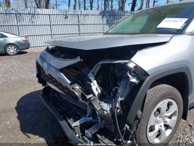 2T3G1RFV6RC474242 Toyota RAV4 LE