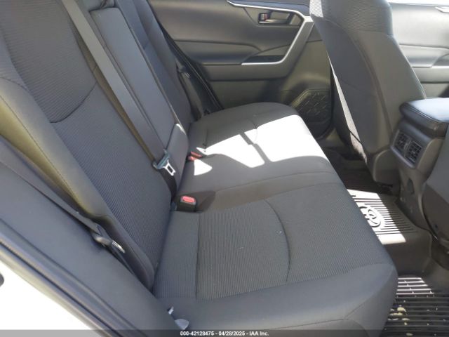 2T3G1RFV6RC474242 Toyota RAV4 LE