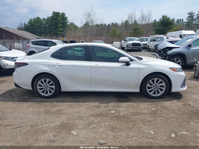 4T1C11BK0NU069930 Toyota Camry Le Awd