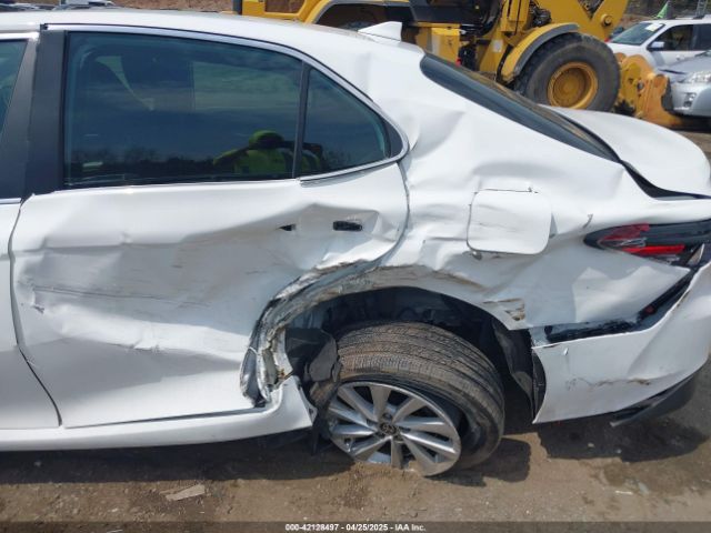4T1C11BK0NU069930 Toyota Camry Le Awd