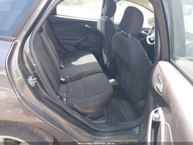1FADP3K25FL365350 Ford FOCUS SE