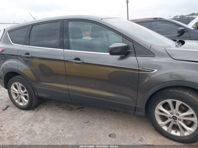 1FMCU0GD2HUA52739 Ford ESCAPE SE