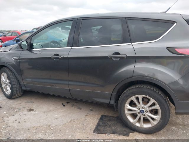 1FMCU0GD2HUA52739 Ford ESCAPE SE