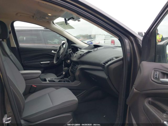 1FMCU0GD2HUA52739 Ford ESCAPE SE