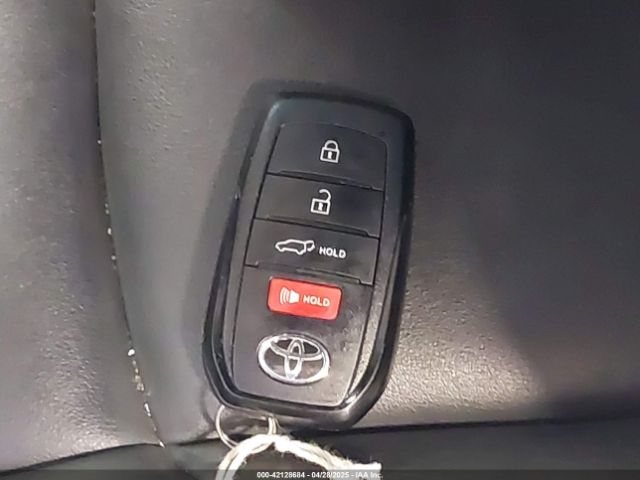 JTEAAAAHXPJ130945 Toyota Venza Xle