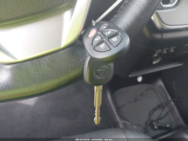 5TDXK3DCXFS663046 Toyota Sienna Se 8 Passenger