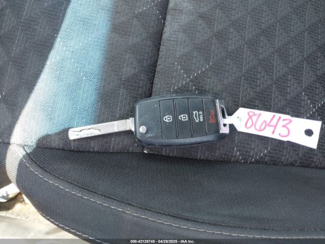 3KPA25AB5KE215783 KIA Rio 5-door S