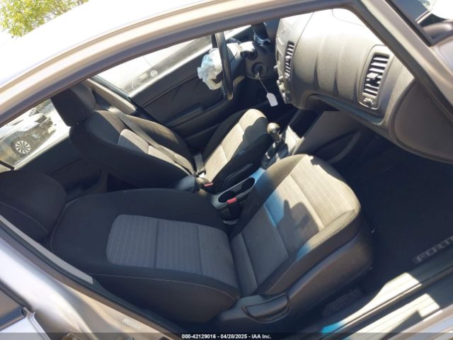 KNAFK5A82G5581775 KIA FORTE LX