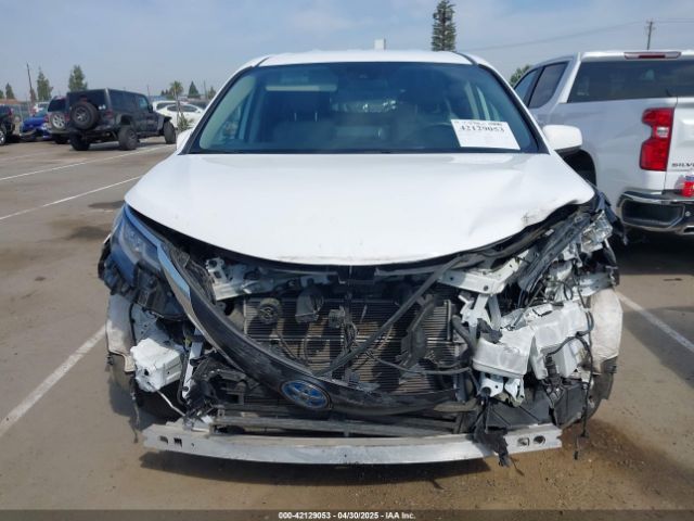 5TDKRKEC3NS080928 Toyota SIENNA LE