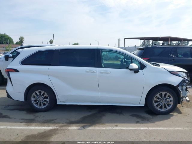 5TDKRKEC3NS080928 Toyota SIENNA LE