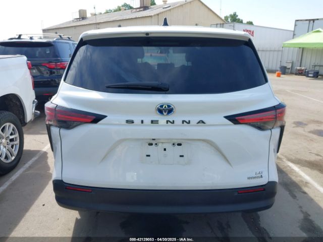 5TDKRKEC3NS080928 Toyota SIENNA LE