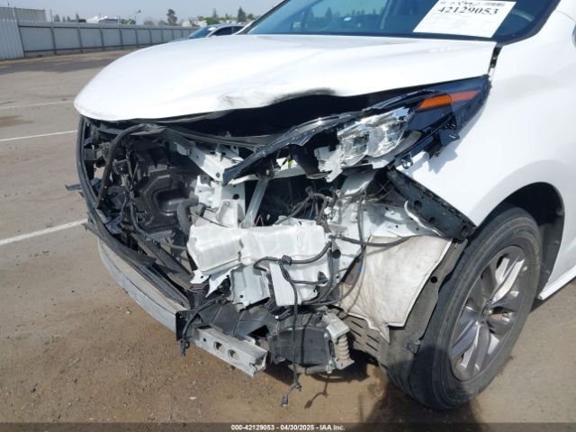 5TDKRKEC3NS080928 Toyota SIENNA LE