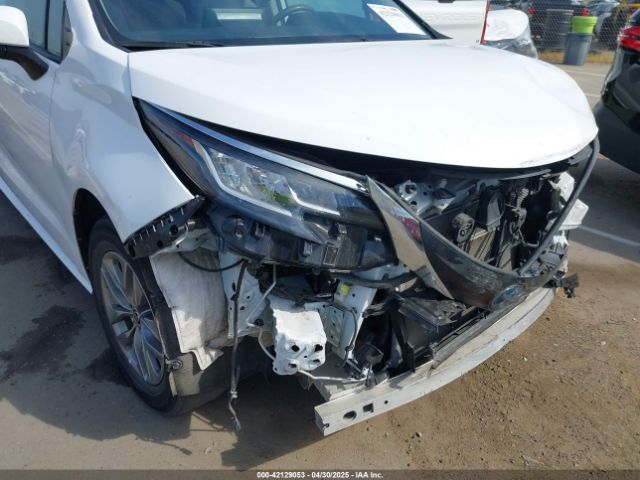 5TDKRKEC3NS080928 Toyota SIENNA LE