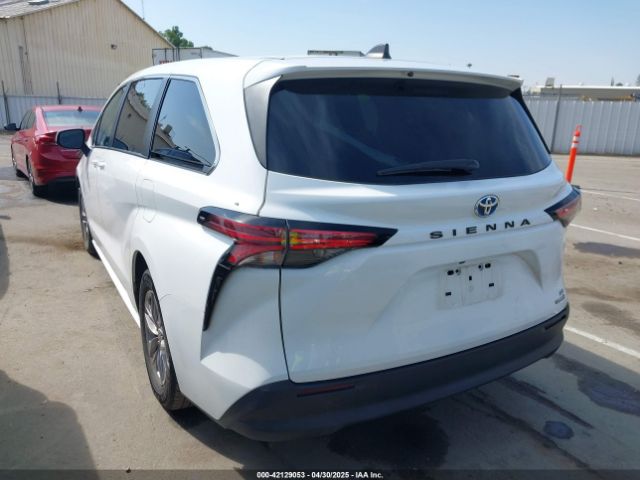 5TDKRKEC3NS080928 Toyota SIENNA LE