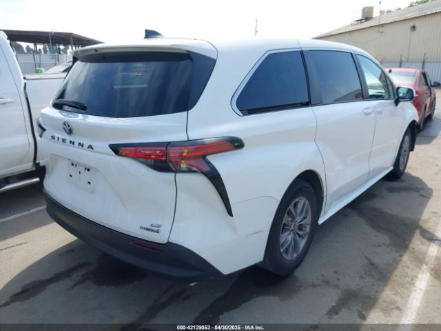 5TDKRKEC3NS080928 Toyota SIENNA LE