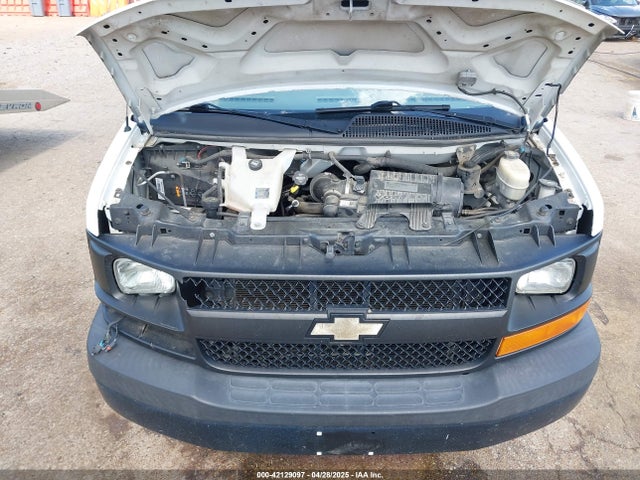 Chevrolet Express 2500 Work Van 2016 1GCWGAFF3G1130463 Image 10