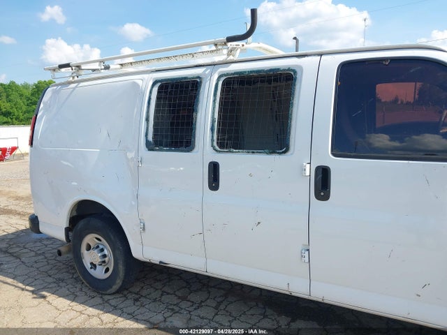 Chevrolet Express 2500 Work Van 2016 1GCWGAFF3G1130463 Image 6