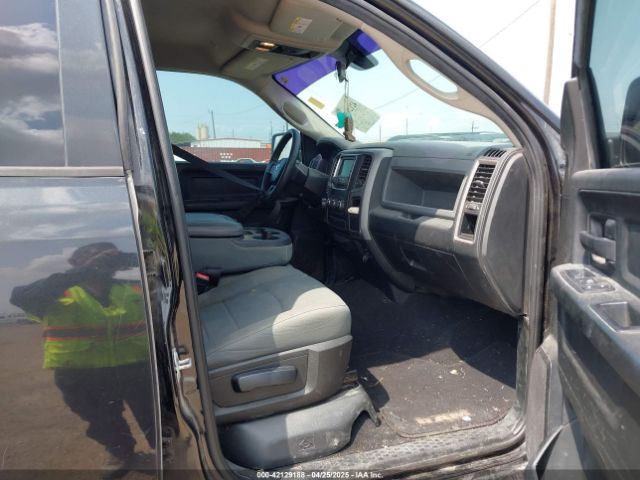 1C6RR7KT4JS147562 RAM 1500 Tradesman  4x4 5'7 Box