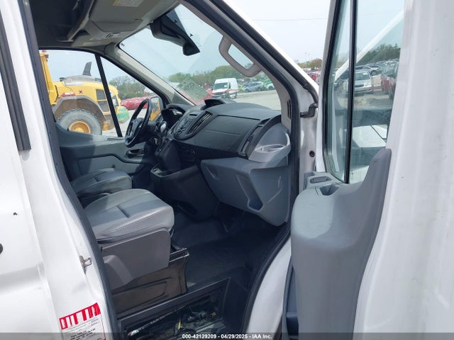 1FTBW3XM8HKB27922 Ford Transit-350