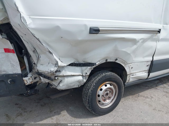 1FTBW3XM8HKB27922 Ford Transit-350