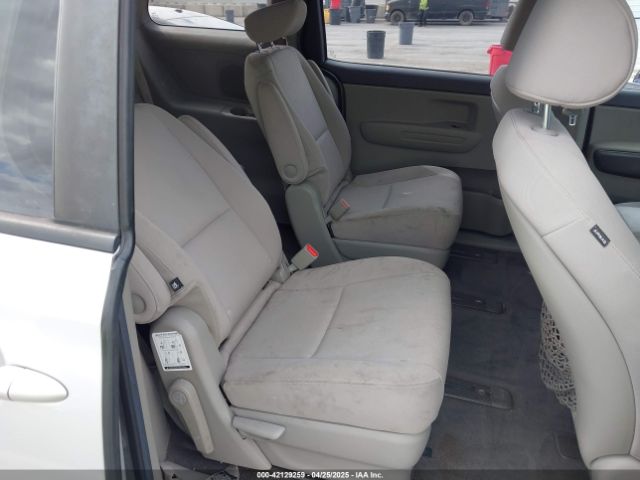 KNDMA5C16F6027418 KIA Sedona L