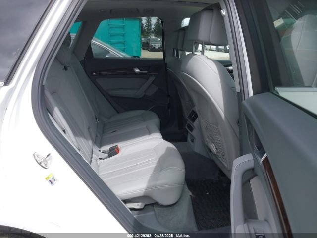 WA1BNAFY0K2093696 Audi Q5 45 Premium
