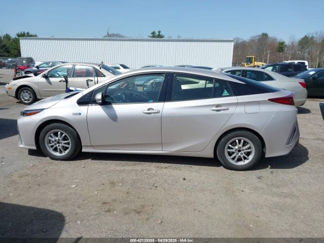 JTDKARFP5J3091877 Toyota Prius Prime Premium
