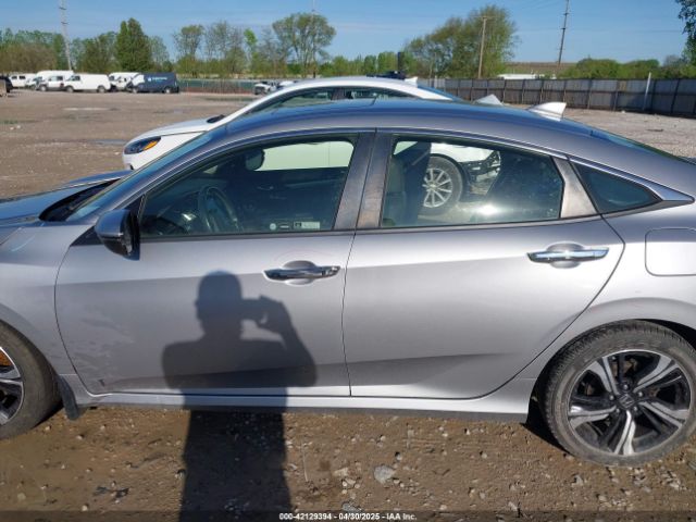 JHMFC1F93JX003978 Honda Civic Touring