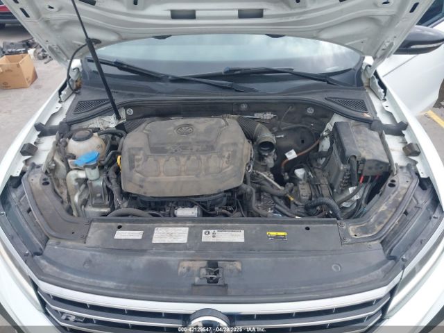 1VWAA7A30JC015825 Volkswagen Passat 2.0t R-line/2.0t S