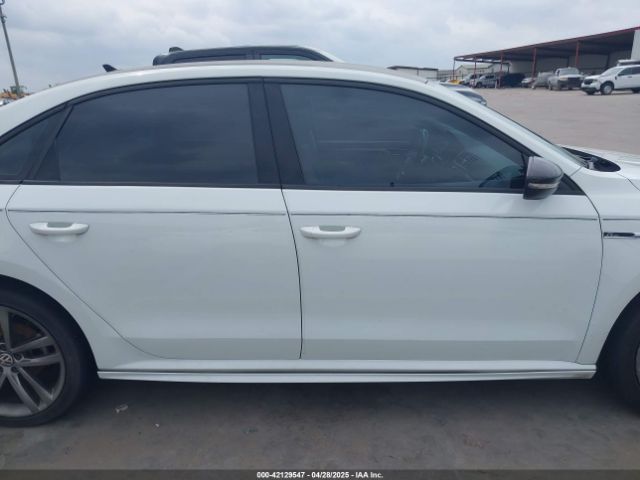 1VWAA7A30JC015825 Volkswagen Passat 2.0t R-line/2.0t S