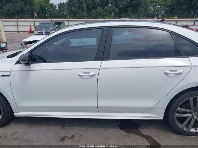 1VWAA7A30JC015825 Volkswagen Passat 2.0t R-line/2.0t S